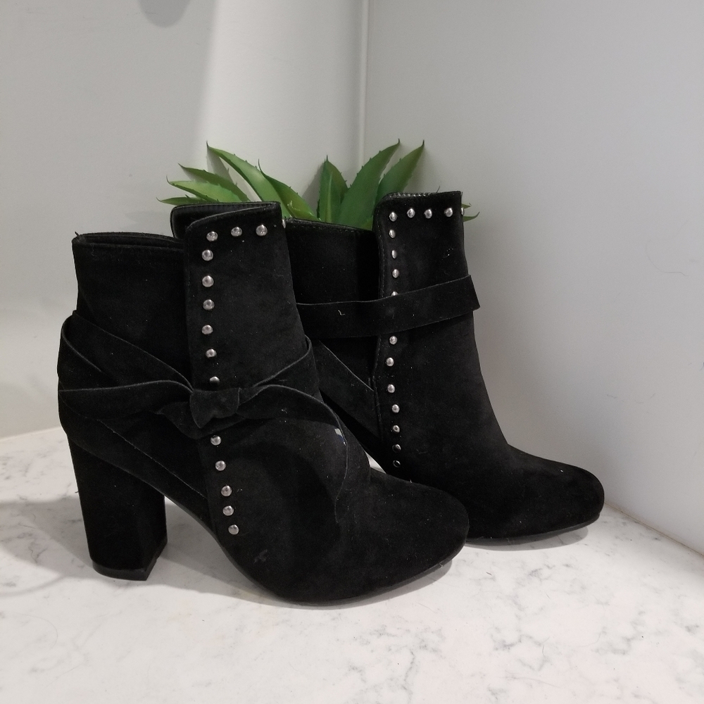 👢YOKI BLACK FAUX SUEDE ANKLE.BOOTS